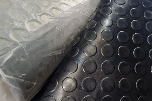 Дорожка автомобильная "пятачок" (толщ. 4 мм, шир. ~1000 мм, дл. ~10 м, вес ~57 кг) Китай